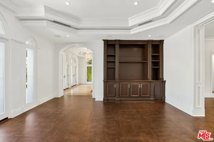 520 N Palm Drive, Beverly Hills, California 90210