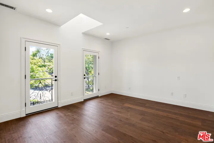 520 N Palm Drive, Beverly Hills, California 90210