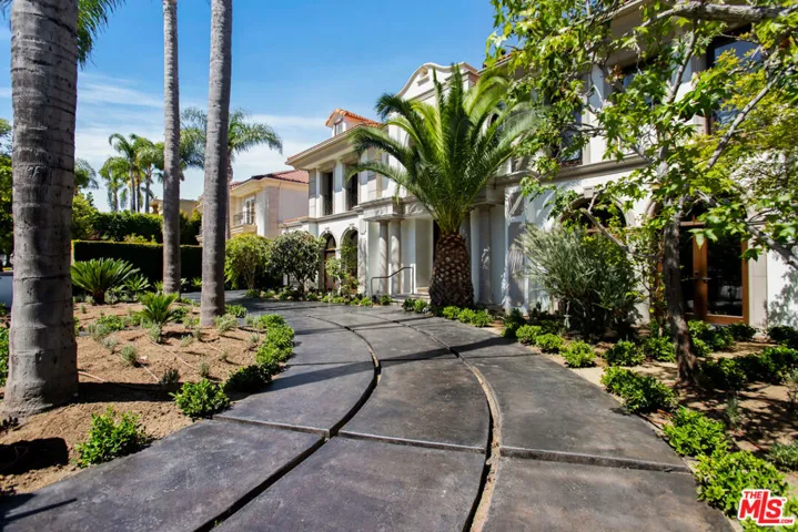 520 N Palm Drive, Beverly Hills, California 90210