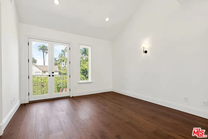 520 N Palm Drive, Beverly Hills, California 90210