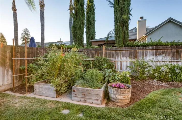 73 W Houston, Clovis, California 93611
