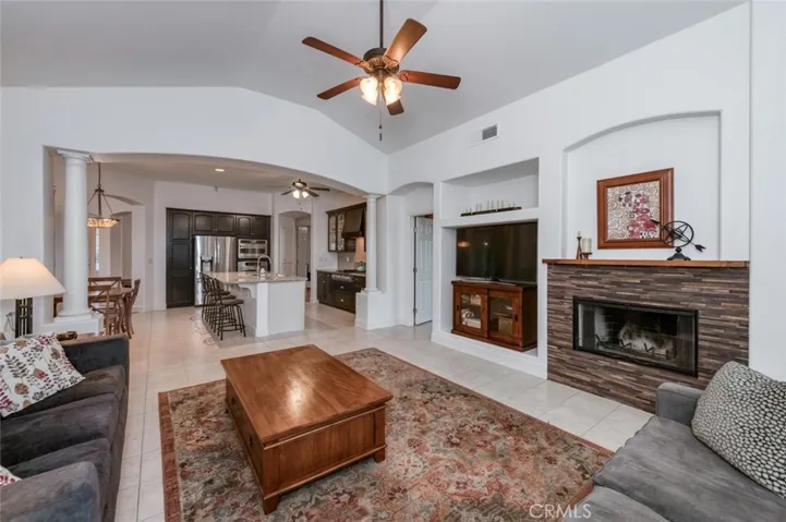 73 W Houston, Clovis, California 93611