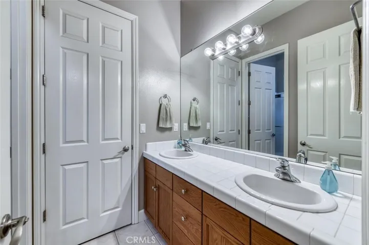 73 W Houston, Clovis, California 93611