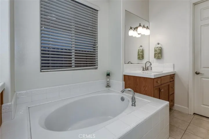 73 W Houston, Clovis, California 93611