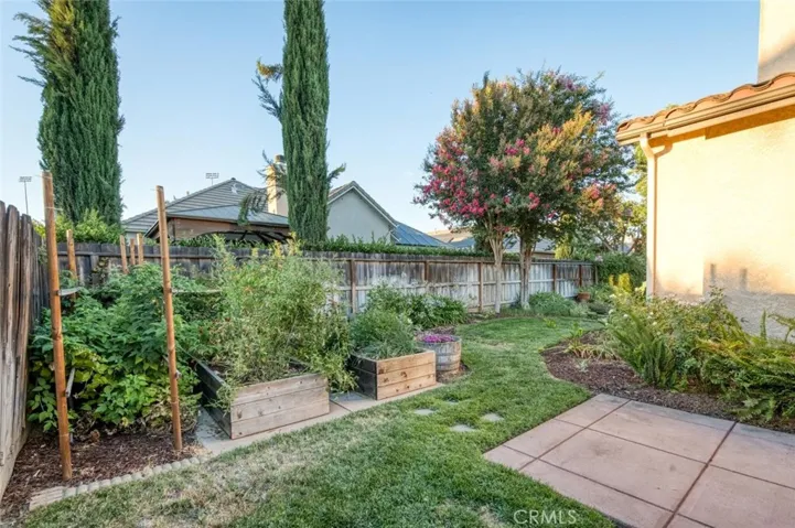 73 W Houston, Clovis, California 93611