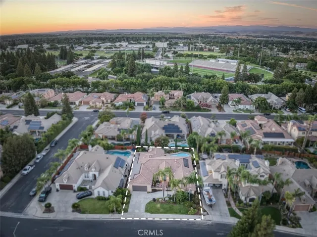 73 W Houston, Clovis, California 93611