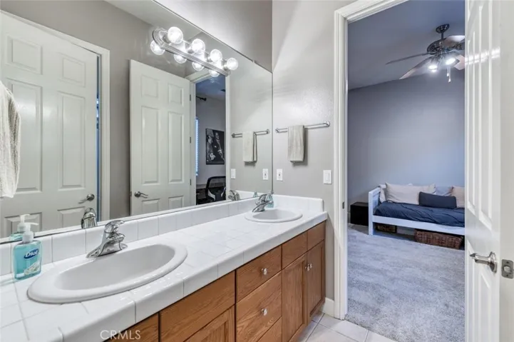 73 W Houston, Clovis, California 93611