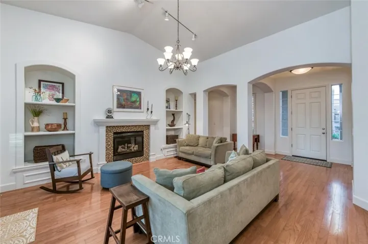 73 W Houston, Clovis, California 93611