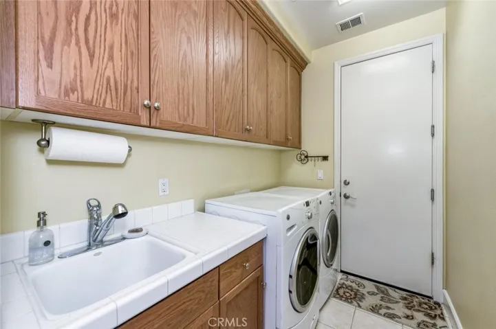 73 W Houston, Clovis, California 93611