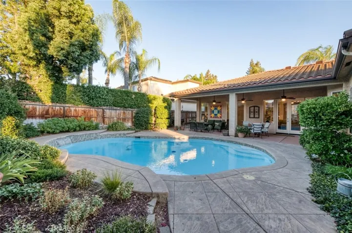 73 W Houston, Clovis, California 93611