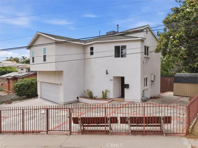 709 Warren Lane, Inglewood, California 90302