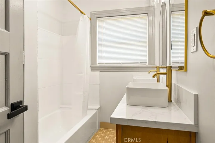 1132 W 56th, Los Angeles, California 90037