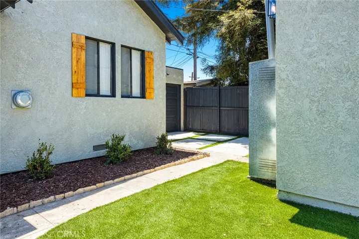 1132 W 56th, Los Angeles, California 90037