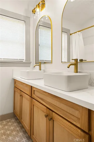 1132 W 56th, Los Angeles, California 90037