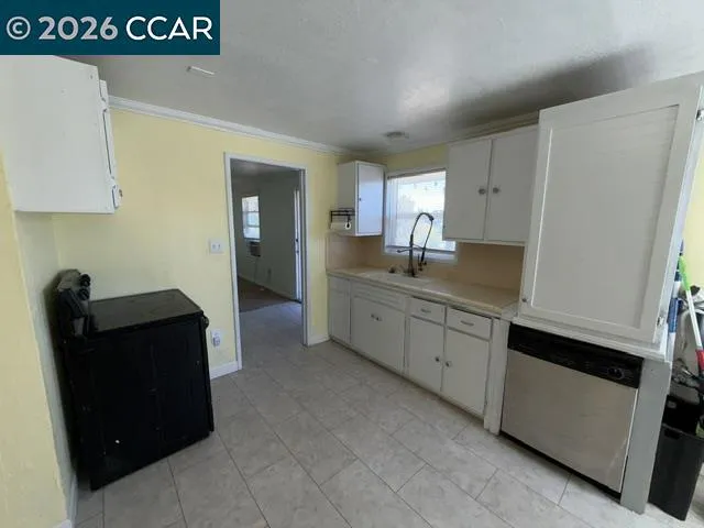 Lower unit kitchen