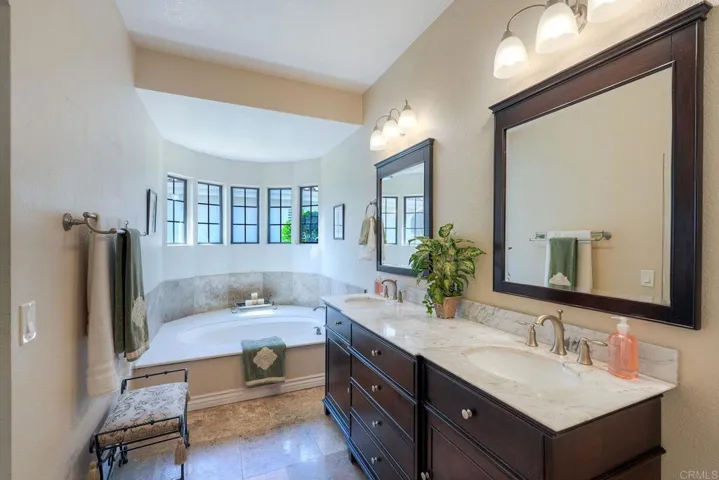 29118 Laurel Valley Dr, Vista, California 92084