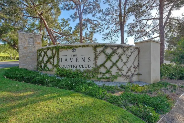 29118 Laurel Valley Dr, Vista, California 92084