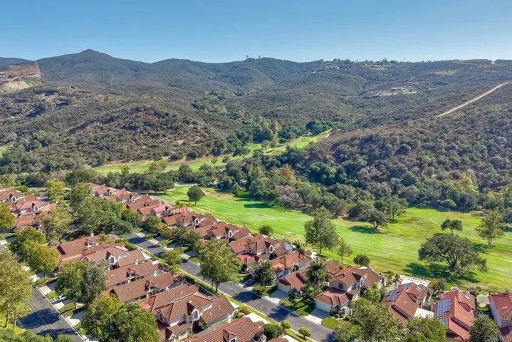 29118 Laurel Valley Dr, Vista, California 92084