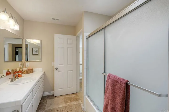 29118 Laurel Valley Dr, Vista, California 92084