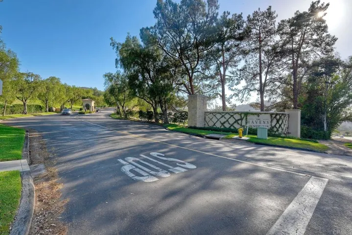 29118 Laurel Valley Dr, Vista, California 92084