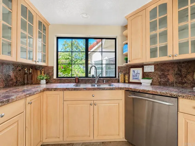 29118 Laurel Valley Dr, Vista, California 92084