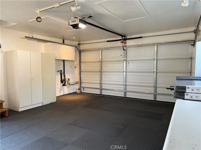 Brandnew interlocking square mats, second set of washer and dryer hook up.