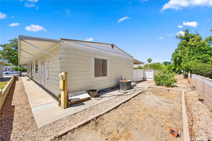 Backyard/Garden area