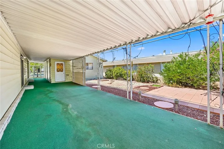 Side patio/Breezeway
