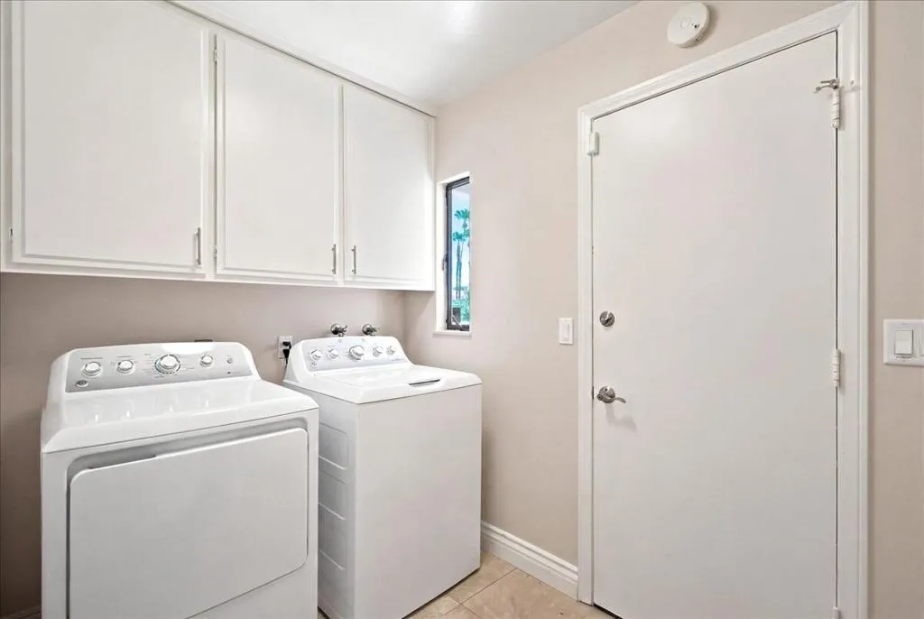 21-48551 San Pedro St-23