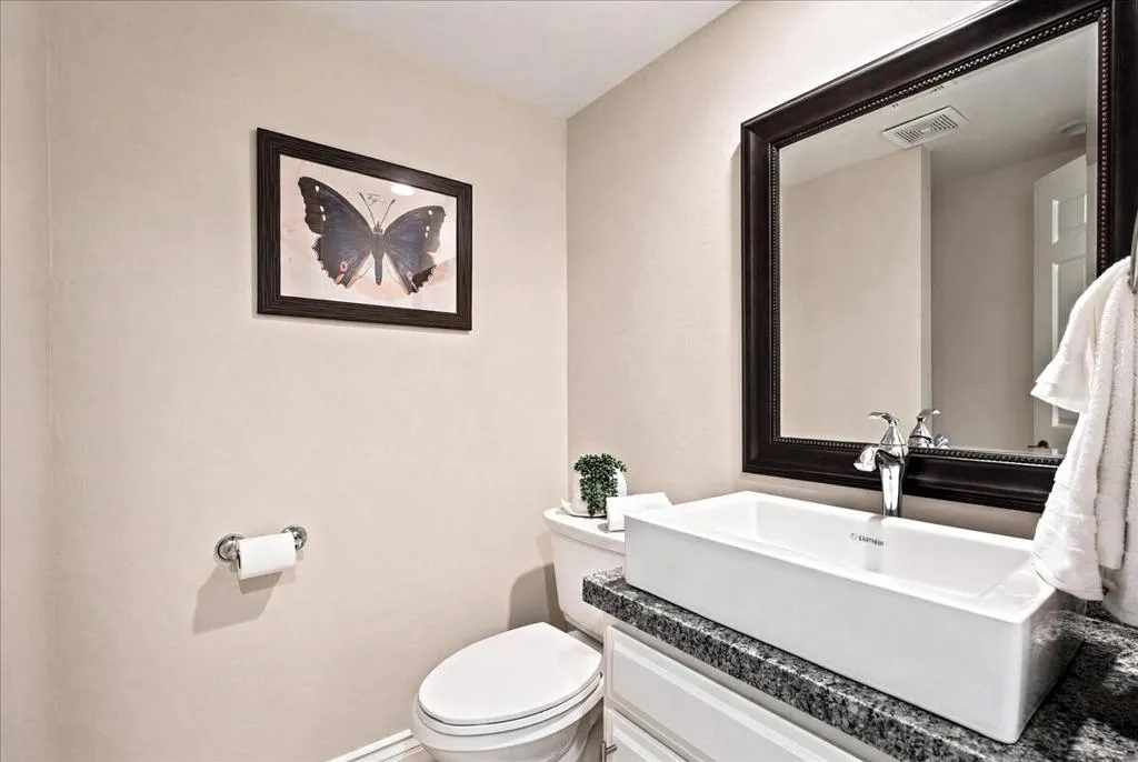 11-48551 San Pedro St-19