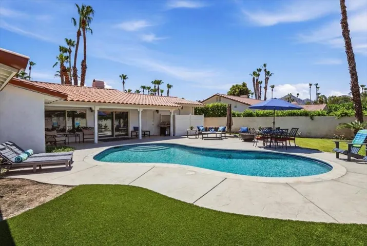 27-48551 San Pedro St-24