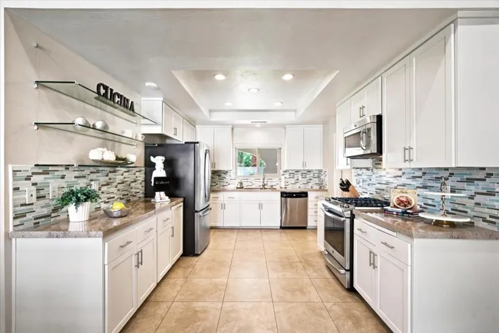 07-48551 San Pedro St-5