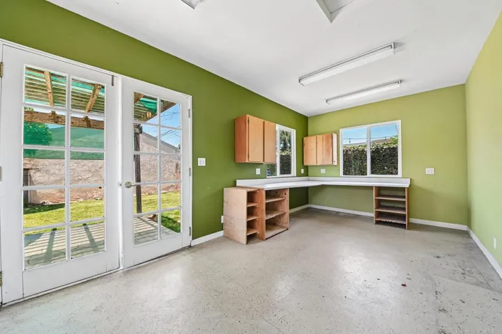Laundry/Hobby Room
