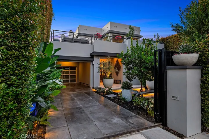 8719 Rosewood, West Hollywood, California 90048