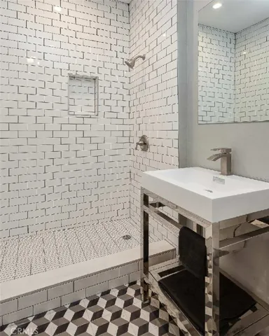 681 Shatto Place 304, Los Angeles, California 90005