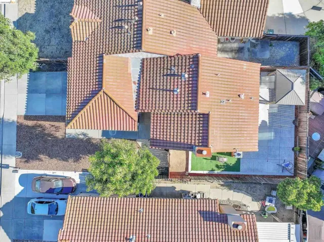Tile roof architecture featuring multiple gables and dormers