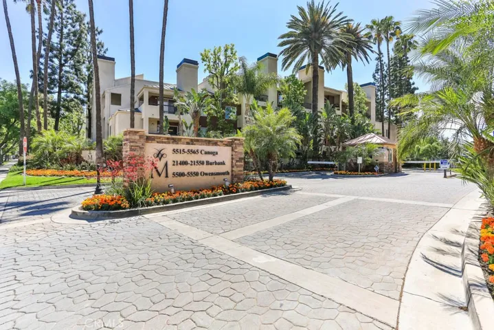 5520 Owensmouth Avenue 320, Woodland Hills, California 91367