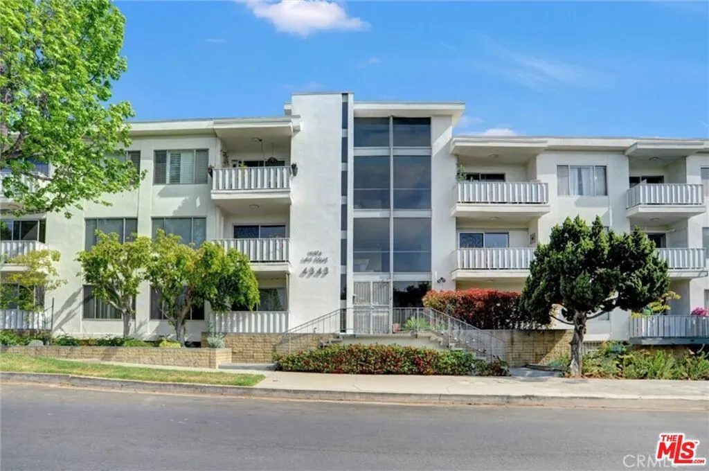 4343 Finley Exterior