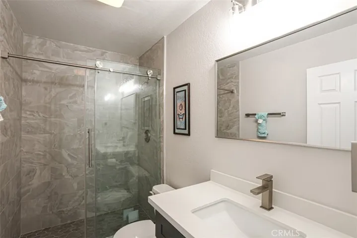 Upstairs 2nd bath