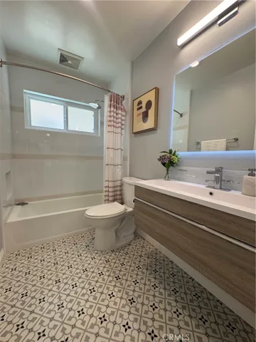 4th share bathroom
