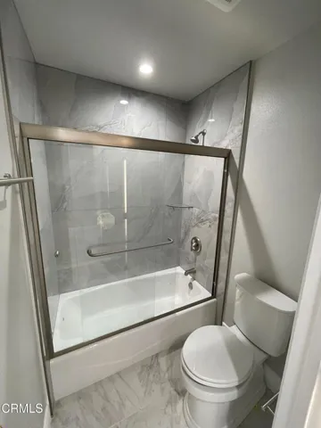 2663 E Harbor Blvd Bathroom Tub