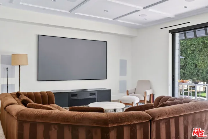 14713 Huston Street, Los Angeles, California 91403
