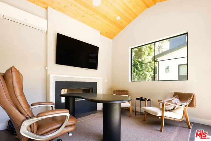 14713 Huston Street, Los Angeles, California 91403
