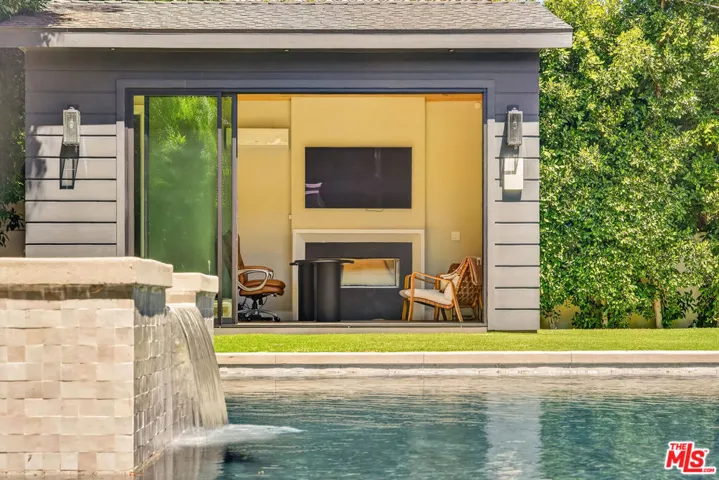 14713 Huston Street, Los Angeles, California 91403
