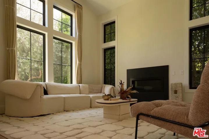 14713 Huston Street, Los Angeles, California 91403