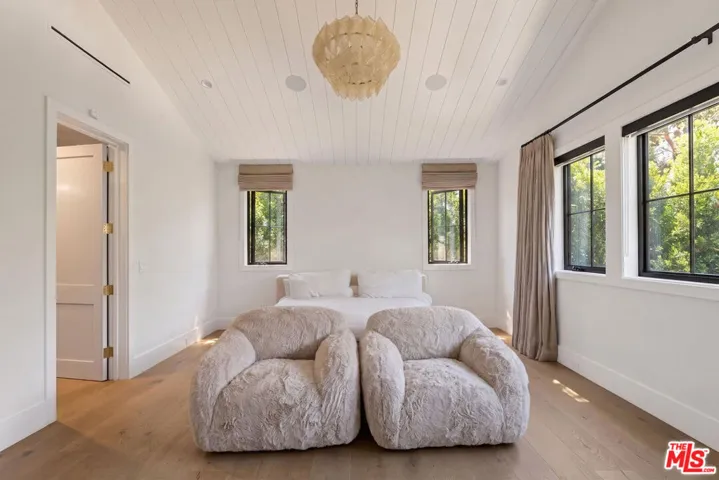 14713 Huston Street, Los Angeles, California 91403