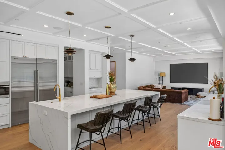 14713 Huston Street, Los Angeles, California 91403