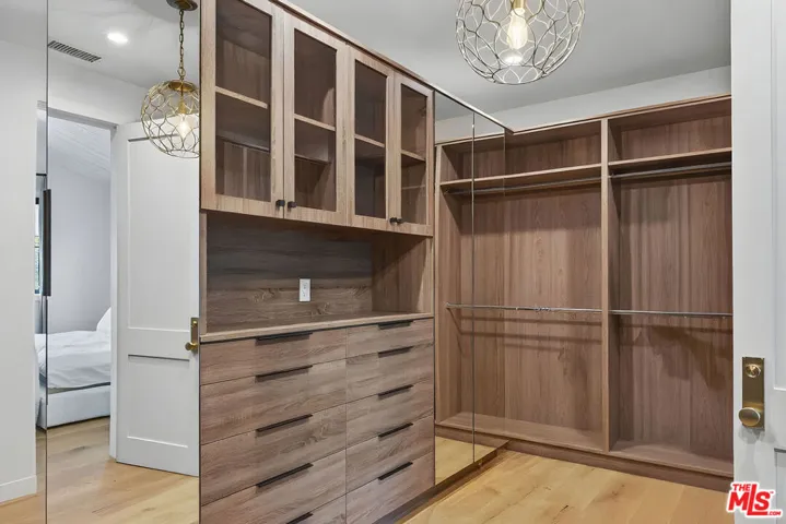 14713 Huston Street, Los Angeles, California 91403
