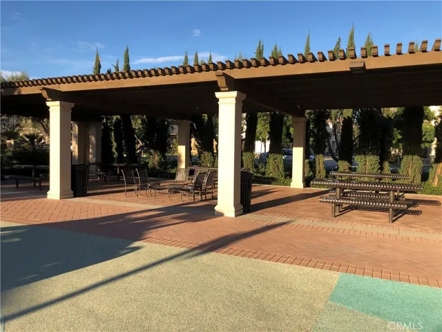 Community dining/picnic area