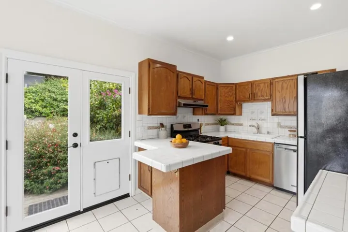 667 London Street, San Francisco, California 94112